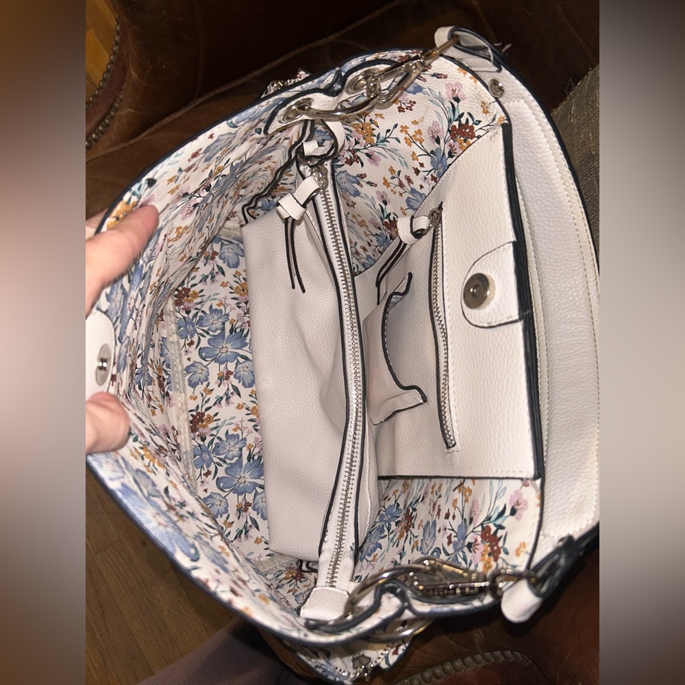 Steve Madden bucket bag.m white/cream with silver hardware 2detachable strapsEUC - Picture 8 of 13